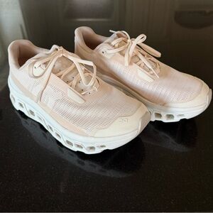 On Running Women's Cloudmonster Void